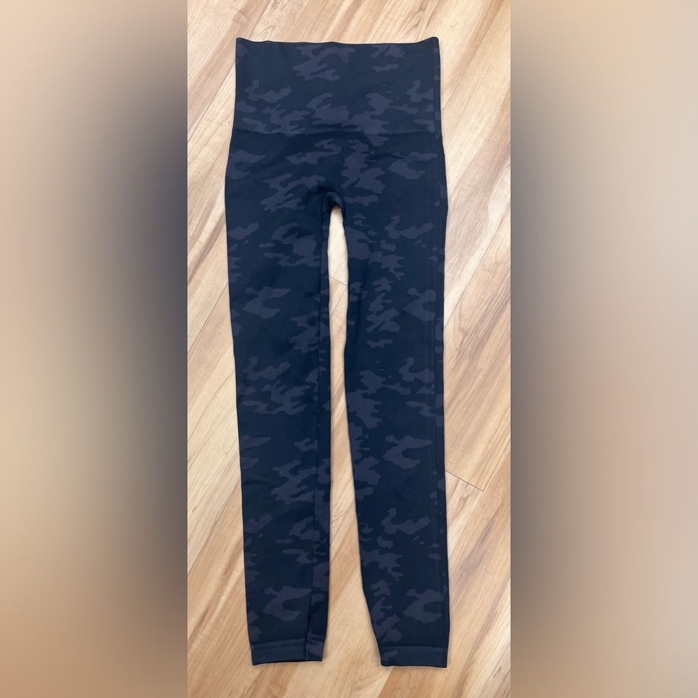 Spanx Look At Me Now Seamless Leggings Large Gray Camo High Waist Stretch
